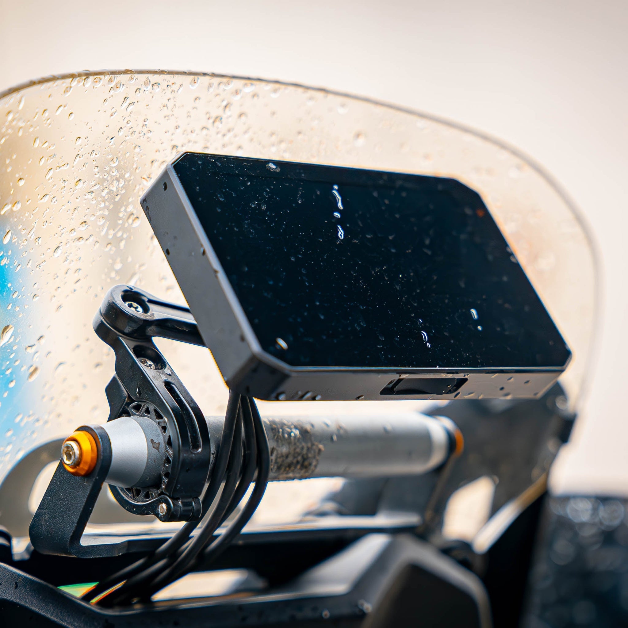 How to set up and use a motorcycle smart riding system effectively